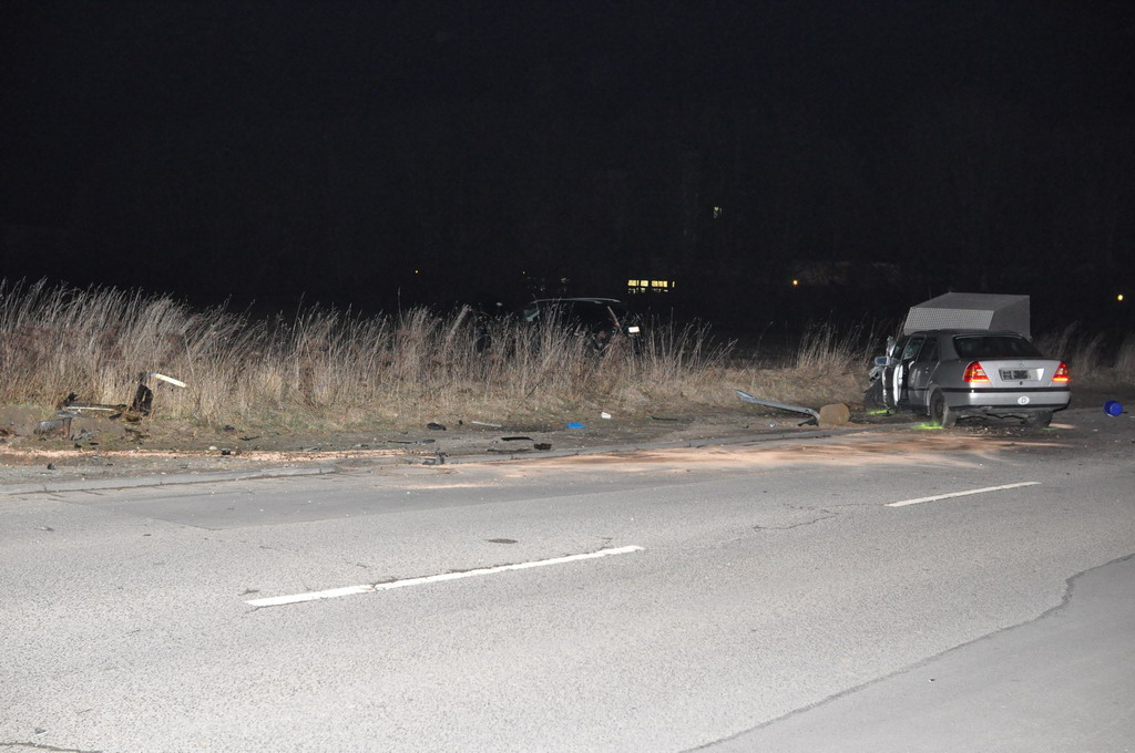 VU mit Fahrerflucht Koeln Loevenich P04.JPG